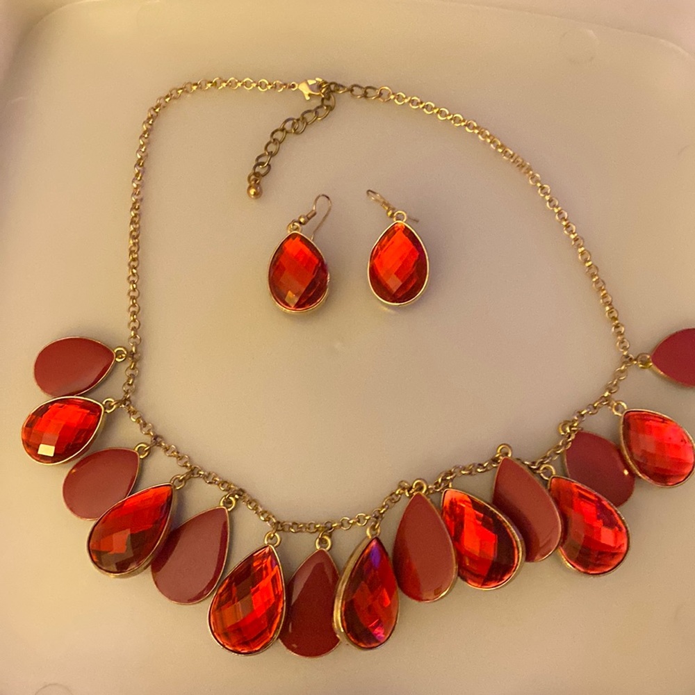 Necklace and earring set